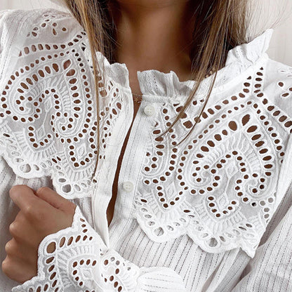 Elegant long-sleeved blouse with lace