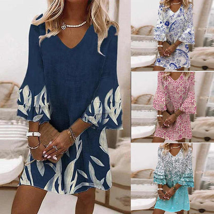 Elegant mini dress with bell sleeves and palmetto pattern