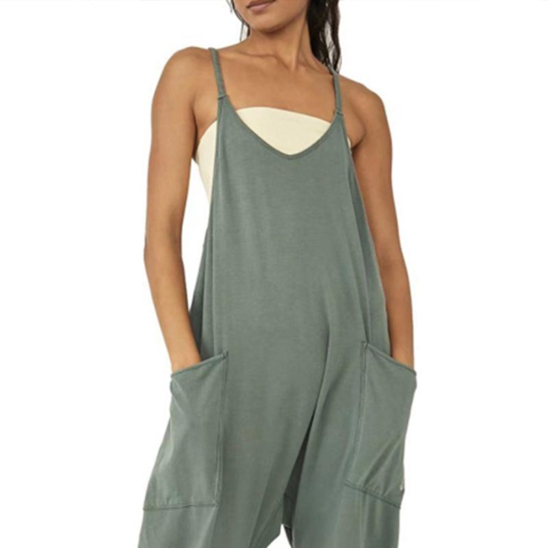 Plain jumpsuit with v-neck and pockets - casual style