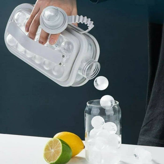 Hybrid bottle: ice cube tray and drinking bottle in one