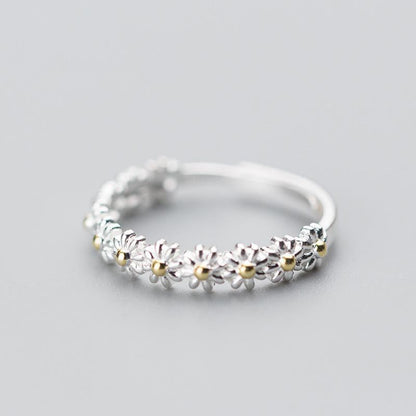 Adjustable daisy ring - a perfect gift