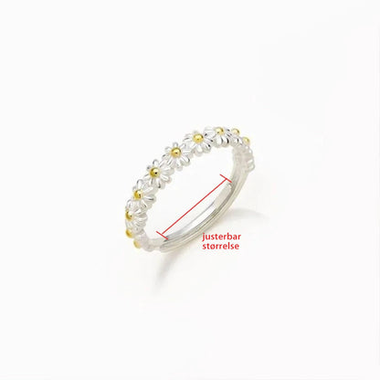 Adjustable daisy ring - a perfect gift