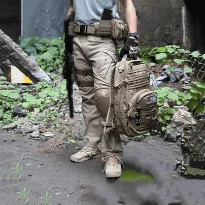 Multifunctional, waterproof trousers for tactical use