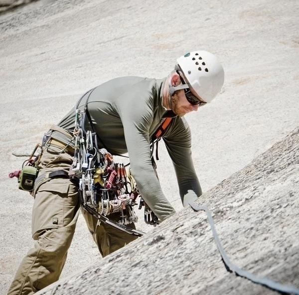 Multifunctional, waterproof trousers for tactical use