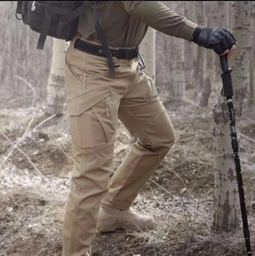 Multifunctional, waterproof trousers for tactical use