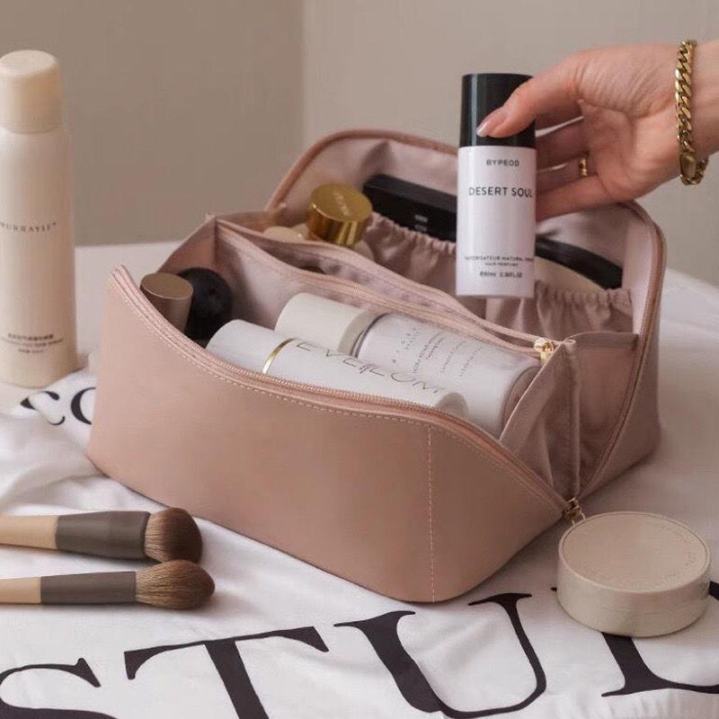 Make-up bag with large capacity for travel