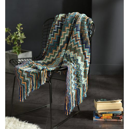 Knitted blankets in 24 designs