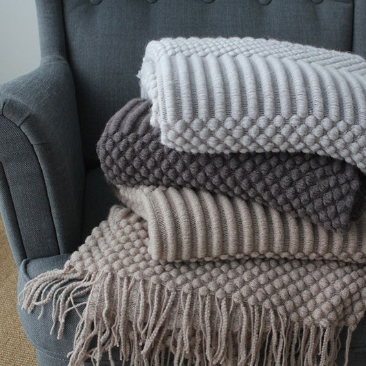 Knitted blanket in gray tones