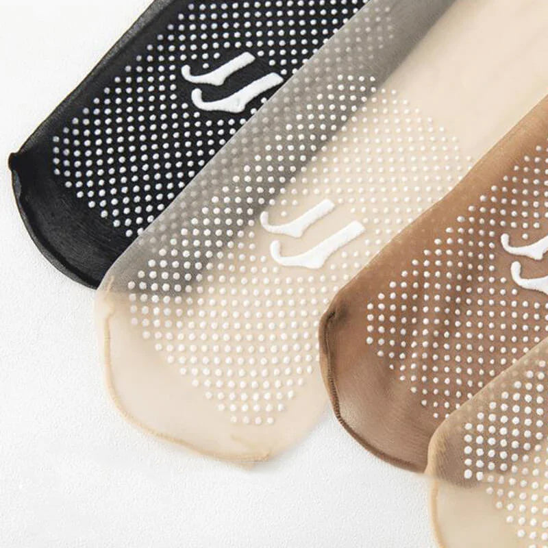 Invisible and comfortable socks with rubber dots