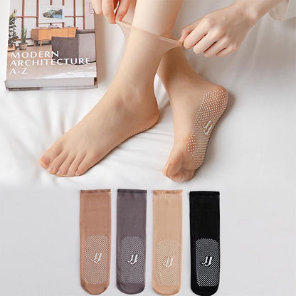 Invisible and comfortable socks with rubber dots